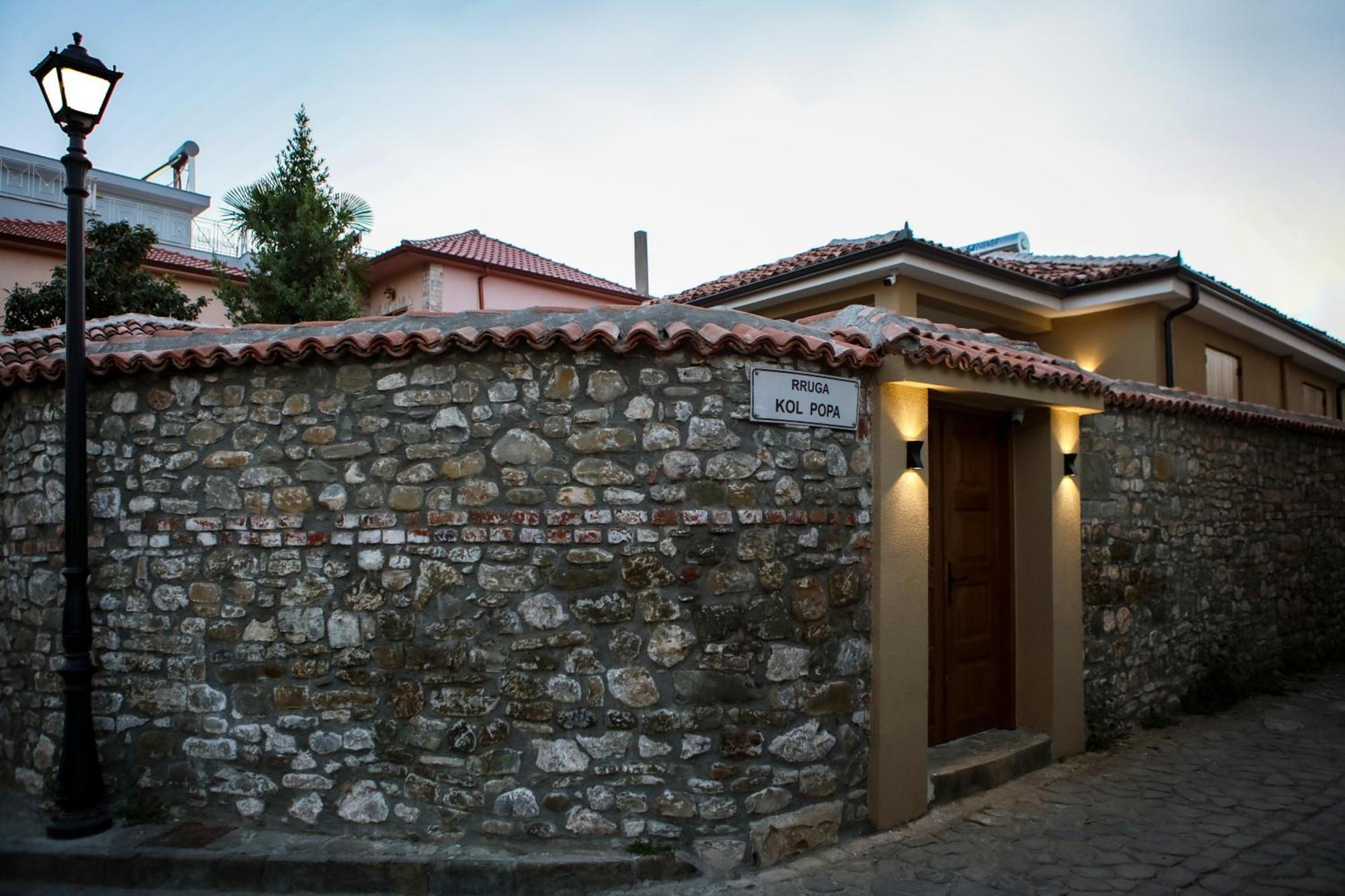 Villa Zoi A Stay To Remember I Located Inside The Castle Of Elbasan, On A Historic Roman Road Via Egnatia I Homemade Breakfast Елбасан Екстериор снимка