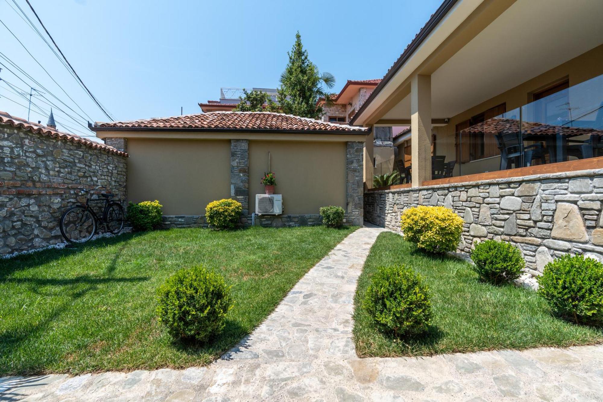 Villa Zoi A Stay To Remember I Located Inside The Castle Of Elbasan, On A Historic Roman Road Via Egnatia I Homemade Breakfast Елбасан Екстериор снимка