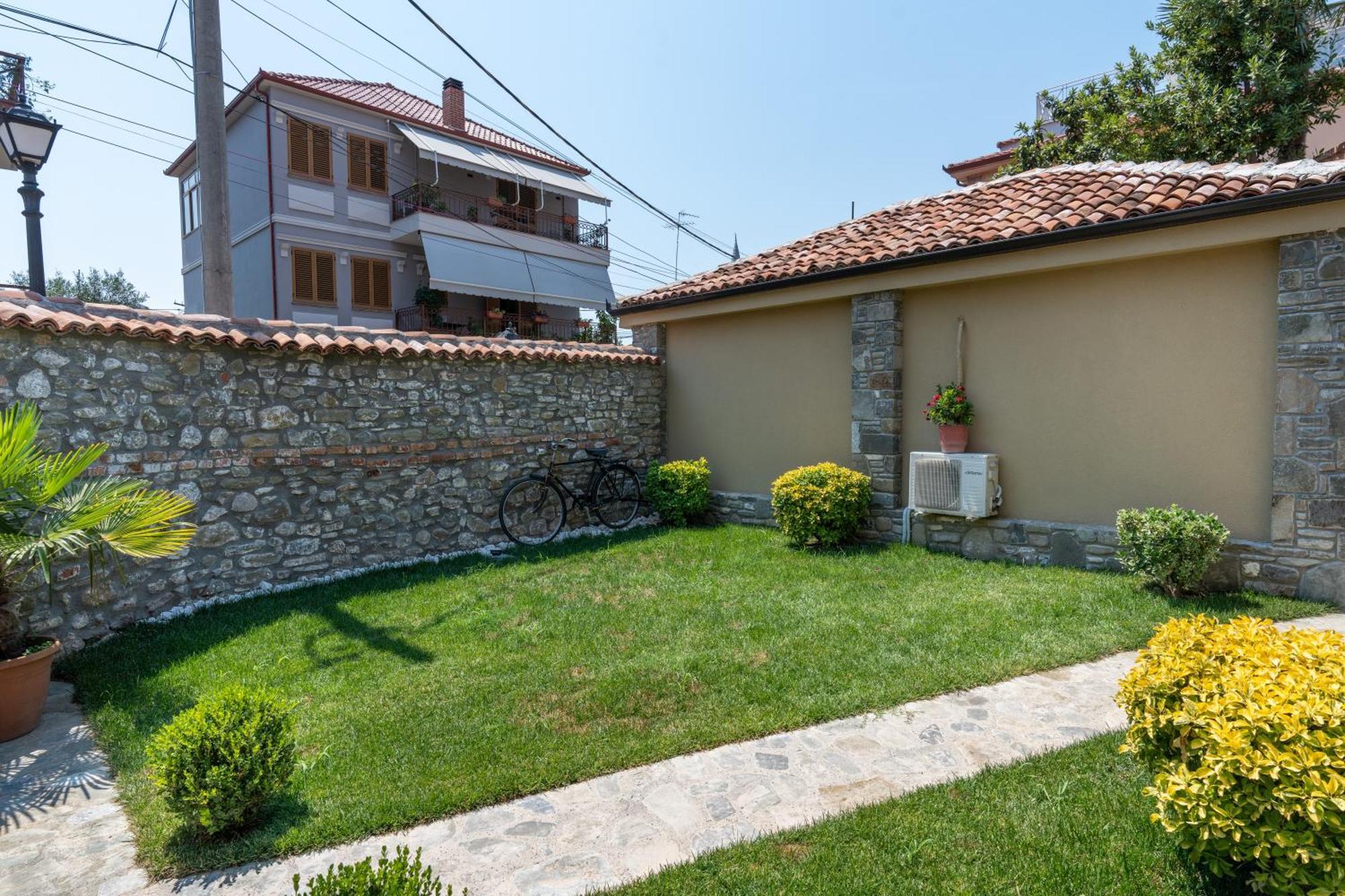 Villa Zoi A Stay To Remember I Located Inside The Castle Of Elbasan, On A Historic Roman Road Via Egnatia I Homemade Breakfast Елбасан Екстериор снимка