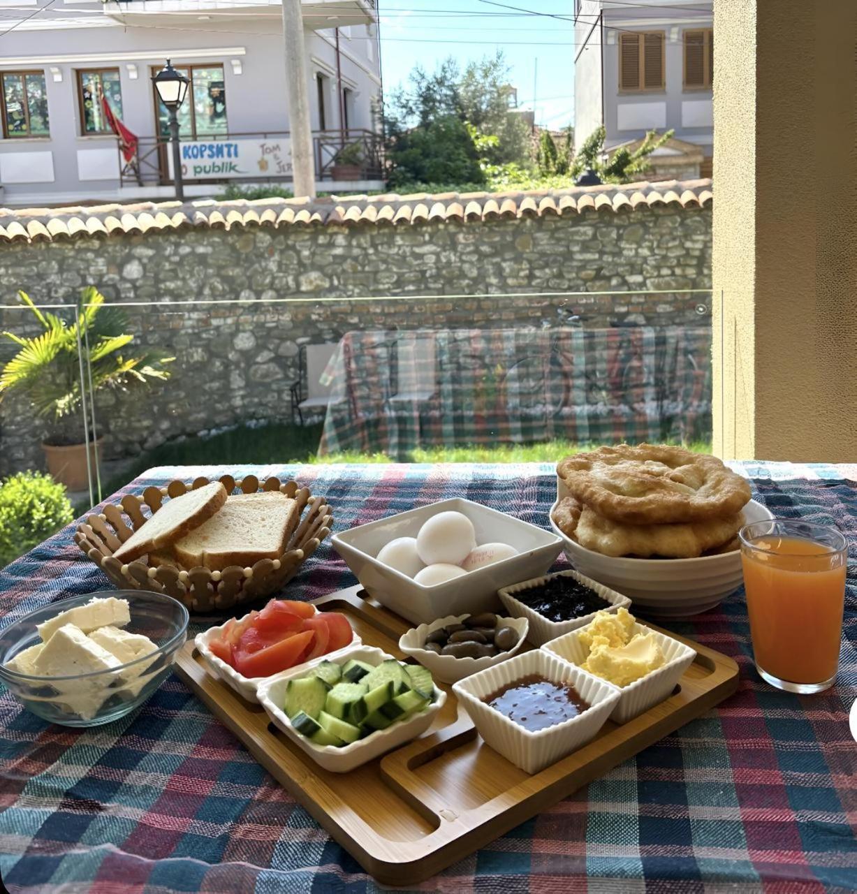 Villa Zoi A Stay To Remember I Located Inside The Castle Of Elbasan, On A Historic Roman Road Via Egnatia I Homemade Breakfast Елбасан Екстериор снимка